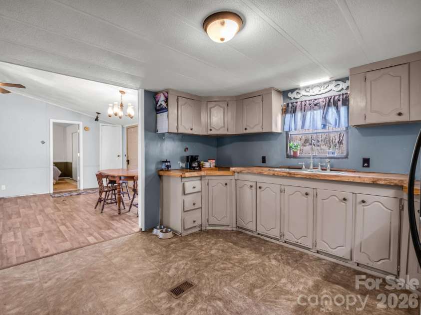 122 Hotel Hill Drive, Landrum, SC 29356.  MLS# CAR4356326, YatesRealty ID 3708. 