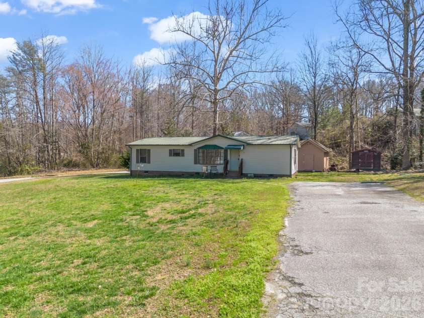 122 Hotel Hill Drive, Landrum, SC 29356.  MLS# CAR4356326, YatesRealty ID 3708. 