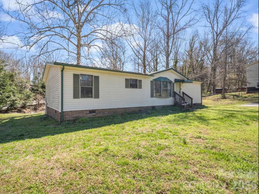 122 Hotel Hill Drive, Landrum, SC 29356.  MLS# CAR4356326, YatesRealty ID 3708. 