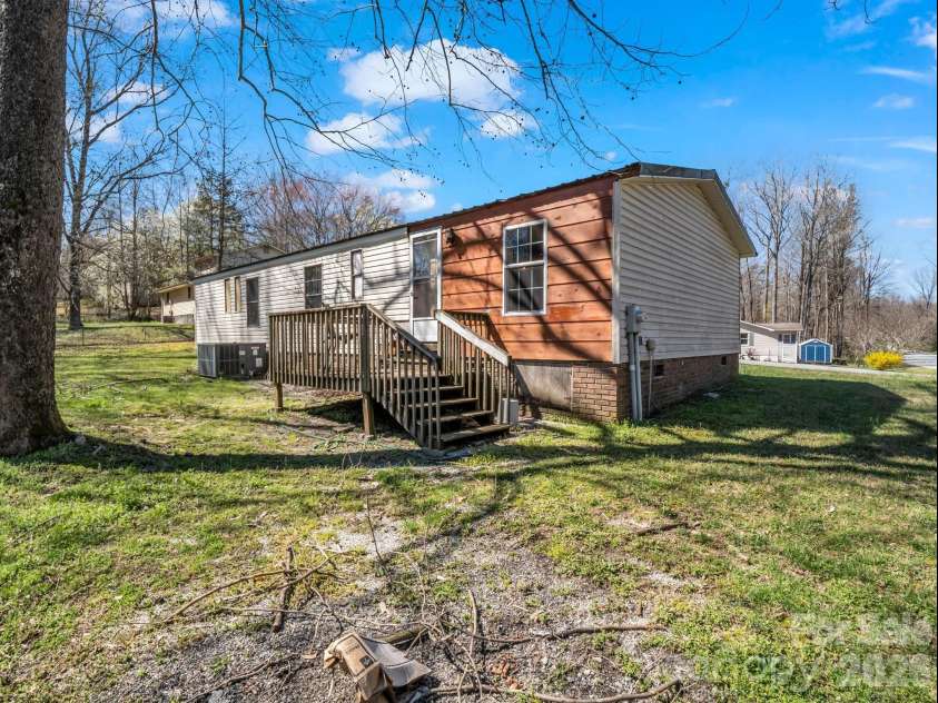 122 Hotel Hill Drive, Landrum, SC 29356.  MLS# CAR4356326, YatesRealty ID 3708. 
