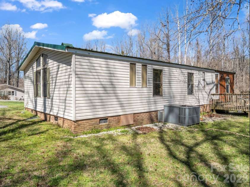 122 Hotel Hill Drive, Landrum, SC 29356.  MLS# CAR4356326, YatesRealty ID 3708. 