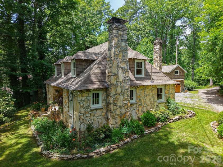 59 Warrior Road, Linville Falls, NC 28657.  MLS# CAR4399566, YatesRealty ID 37080. 