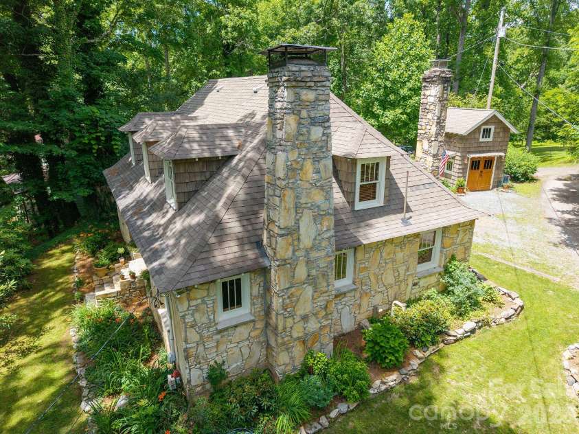 59 Warrior Road, Linville Falls, NC 28657.  MLS# CAR4399566, YatesRealty ID 37080. 