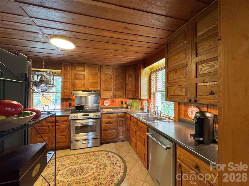 59 Warrior Road, Linville Falls, NC 28657.  MLS# CAR4399566, YatesRealty ID 37080. 