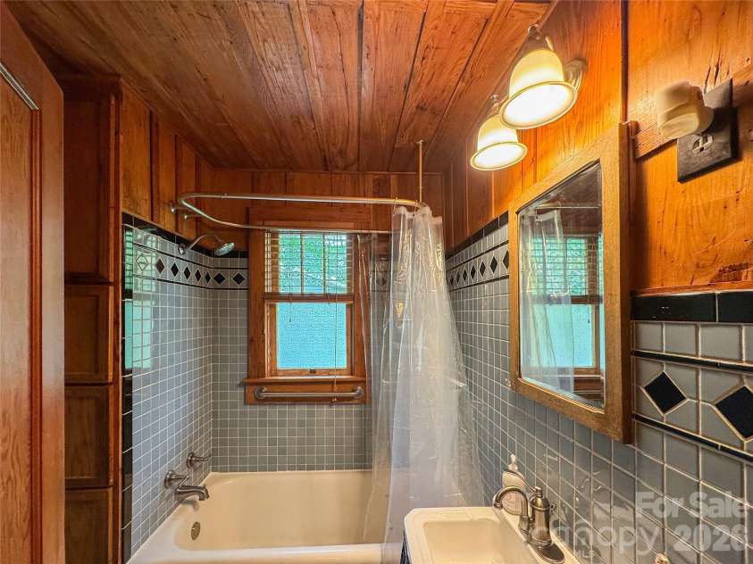59 Warrior Road, Linville Falls, NC 28657.  MLS# CAR4399566, YatesRealty ID 37080. 