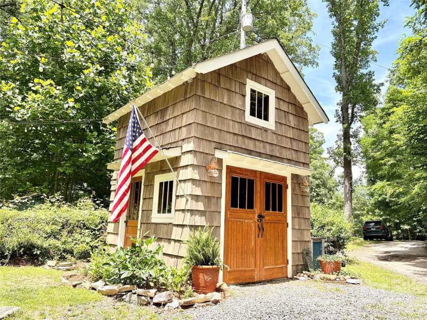 59 Warrior Road, Linville Falls, NC 28657.  MLS# CAR4399566, YatesRealty ID 37080. 