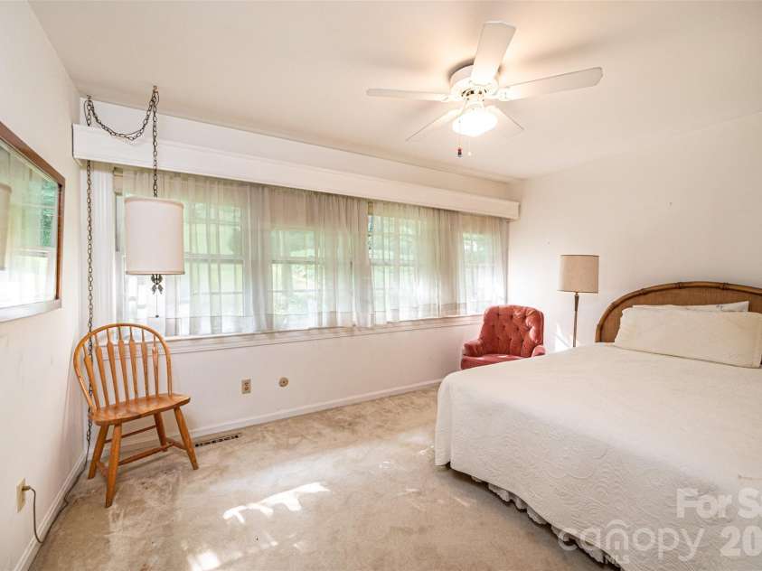 917 Cherokee Place, Lenoir, NC 28645.  MLS# CAR4398426, YatesRealty ID 37082. 2nd Brm