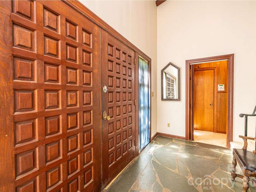 917 Cherokee Place, Lenoir, NC 28645.  MLS# CAR4398426, YatesRealty ID 37082. 