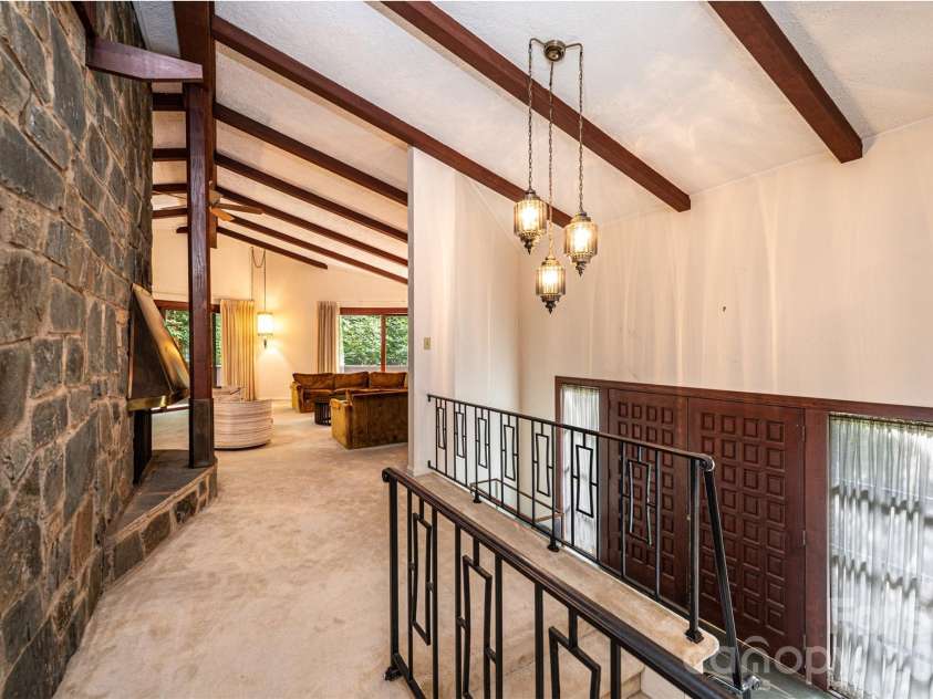 917 Cherokee Place, Lenoir, NC 28645.  MLS# CAR4398426, YatesRealty ID 37082. 