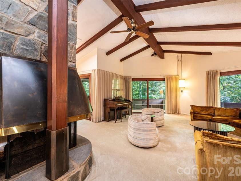 917 Cherokee Place, Lenoir, NC 28645.  MLS# CAR4398426, YatesRealty ID 37082. 