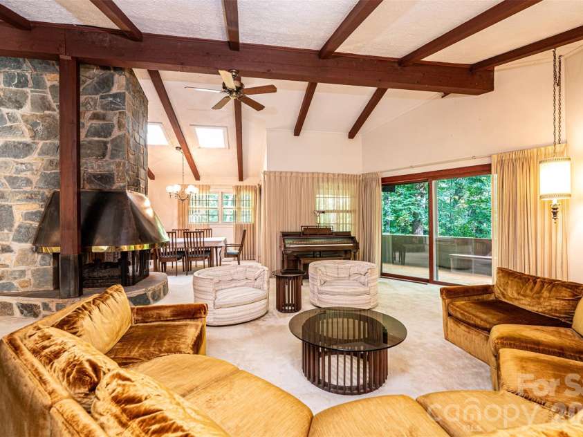 917 Cherokee Place, Lenoir, NC 28645.  MLS# CAR4398426, YatesRealty ID 37082. 