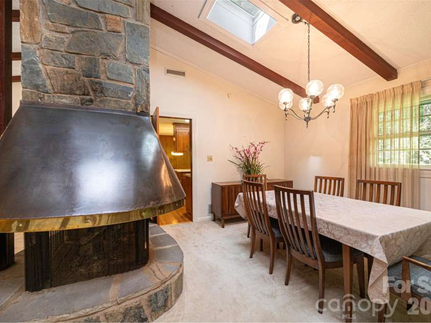 917 Cherokee Place, Lenoir, NC 28645.  MLS# CAR4398426, YatesRealty ID 37082. 