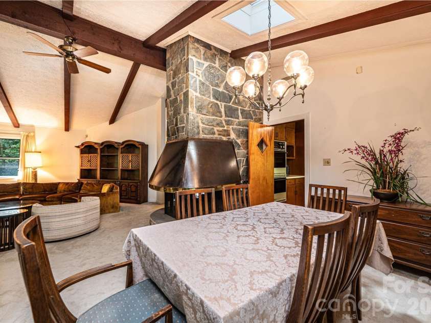 917 Cherokee Place, Lenoir, NC 28645.  MLS# CAR4398426, YatesRealty ID 37082. 