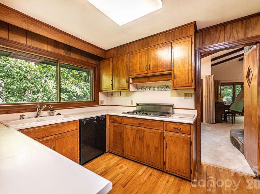 917 Cherokee Place, Lenoir, NC 28645.  MLS# CAR4398426, YatesRealty ID 37082. 