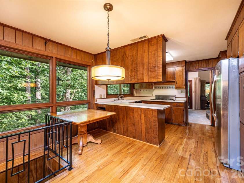 917 Cherokee Place, Lenoir, NC 28645.  MLS# CAR4398426, YatesRealty ID 37082. 
