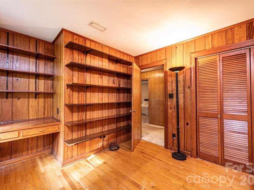 917 Cherokee Place, Lenoir, NC 28645.  MLS# CAR4398426, YatesRealty ID 37082. 