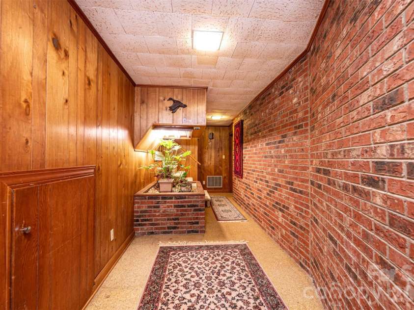 917 Cherokee Place, Lenoir, NC 28645.  MLS# CAR4398426, YatesRealty ID 37082. 