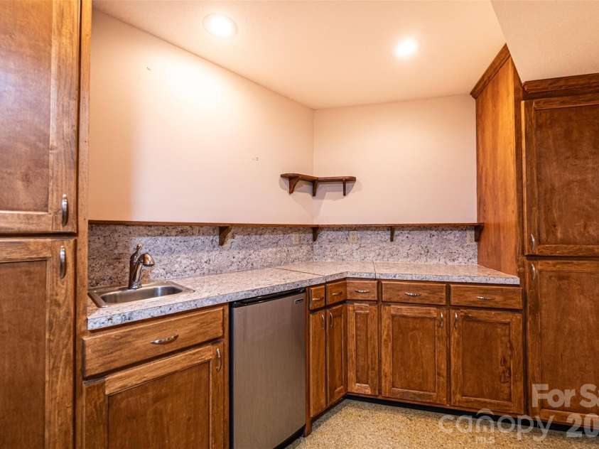 917 Cherokee Place, Lenoir, NC 28645.  MLS# CAR4398426, YatesRealty ID 37082. 