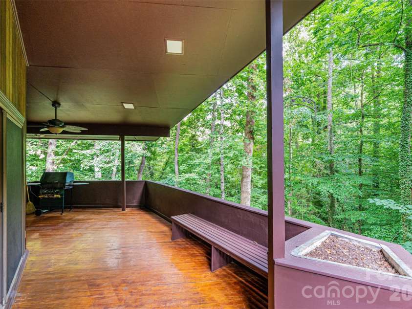 917 Cherokee Place, Lenoir, NC 28645.  MLS# CAR4398426, YatesRealty ID 37082. 
