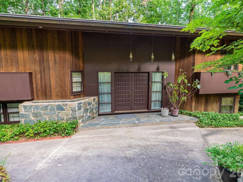 917 Cherokee Place, Lenoir, NC 28645.  MLS# CAR4398426, YatesRealty ID 37082. 