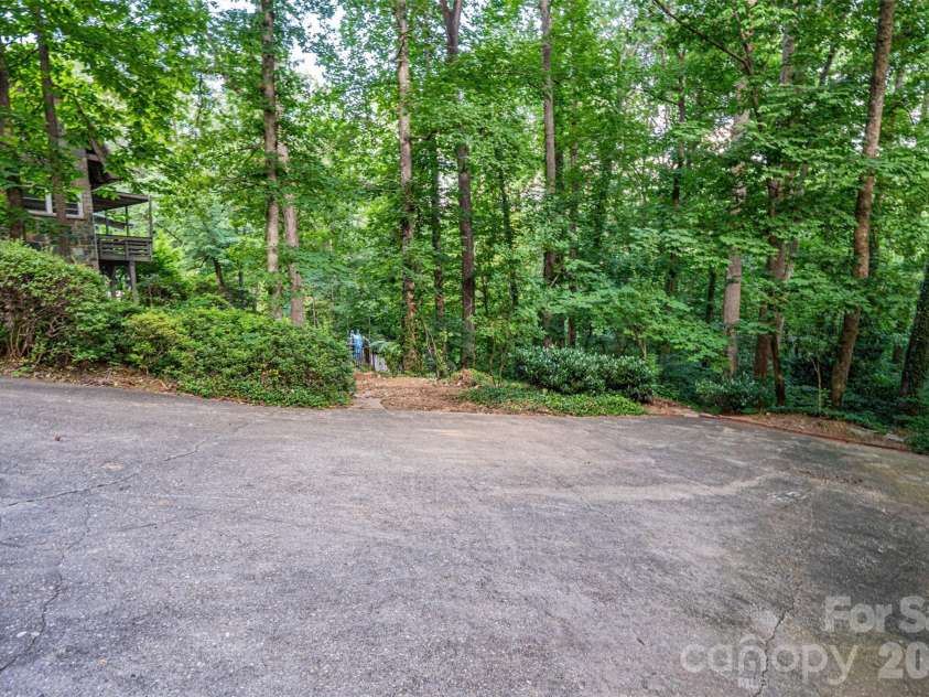 917 Cherokee Place, Lenoir, NC 28645.  MLS# CAR4398426, YatesRealty ID 37082. 
