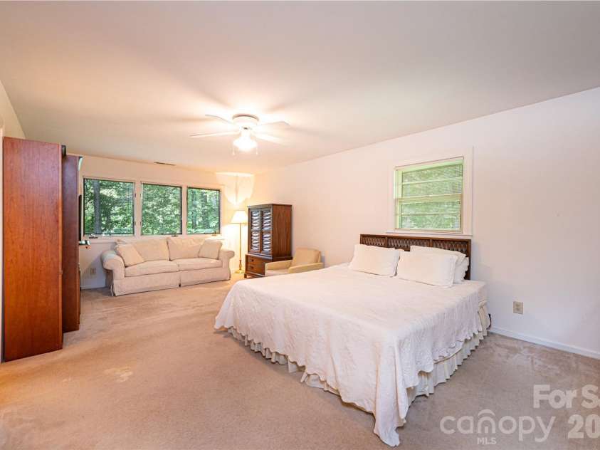 917 Cherokee Place, Lenoir, NC 28645.  MLS# CAR4398426, YatesRealty ID 37082. Primary Brm