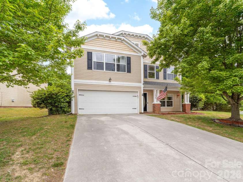 1525 Ladora Drive, Charlotte, NC 28262.  MLS# CAR4402271, YatesRealty ID 37083. 