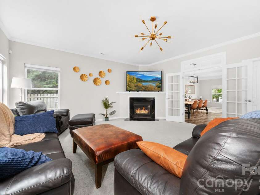 1525 Ladora Drive, Charlotte, NC 28262.  MLS# CAR4402271, YatesRealty ID 37083. 