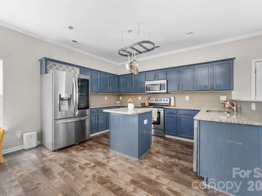 1525 Ladora Drive, Charlotte, NC 28262.  MLS# CAR4402271, YatesRealty ID 37083. 