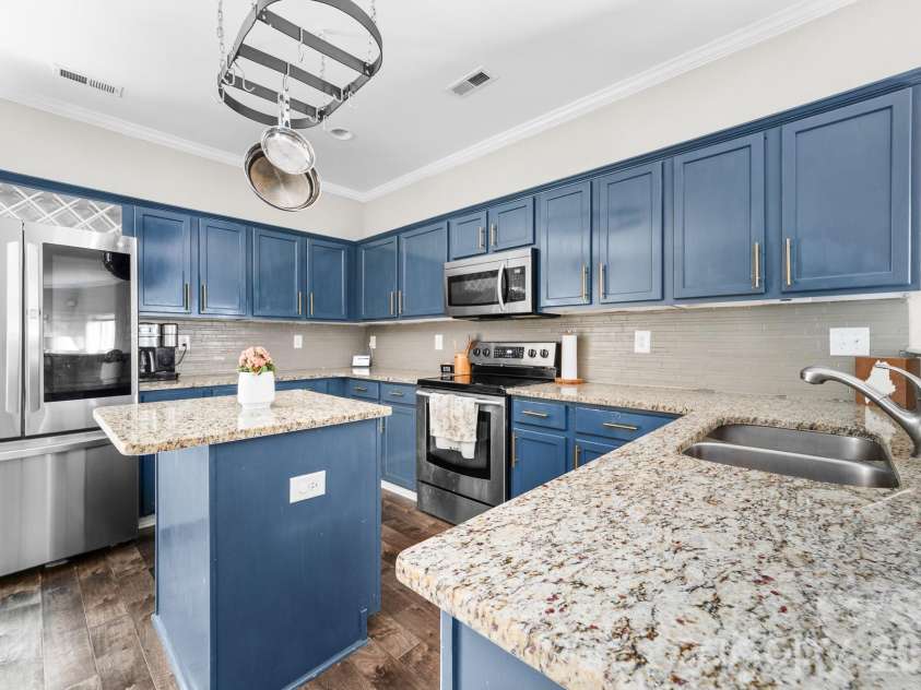 1525 Ladora Drive, Charlotte, NC 28262.  MLS# CAR4402271, YatesRealty ID 37083. 