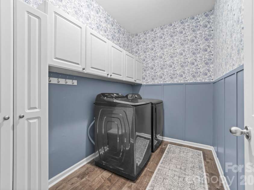 1525 Ladora Drive, Charlotte, NC 28262.  MLS# CAR4402271, YatesRealty ID 37083. 