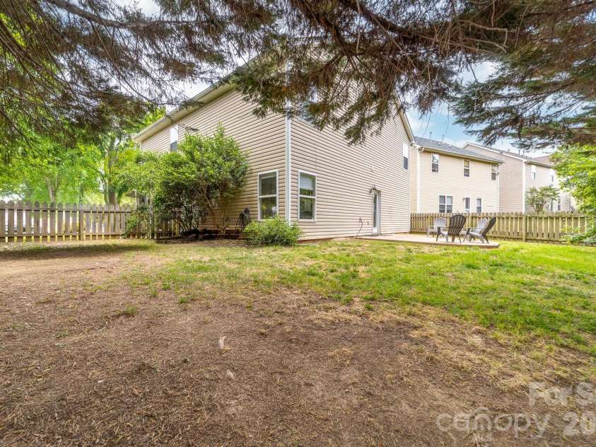 1525 Ladora Drive, Charlotte, NC 28262.  MLS# CAR4402271, YatesRealty ID 37083. 