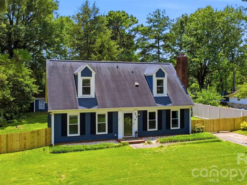 9418 Split Rail Lane, Charlotte, NC 28227.  MLS# CAR4389758, YatesRealty ID 37085. 