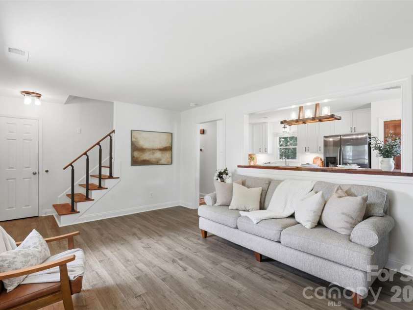 9418 Split Rail Lane, Charlotte, NC 28227.  MLS# CAR4389758, YatesRealty ID 37085. 