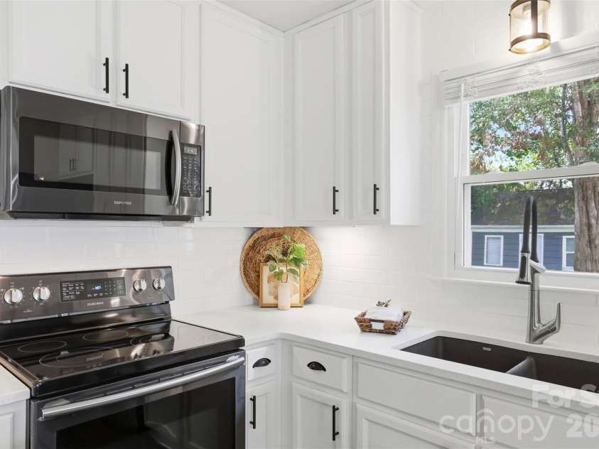 9418 Split Rail Lane, Charlotte, NC 28227.  MLS# CAR4389758, YatesRealty ID 37085. 