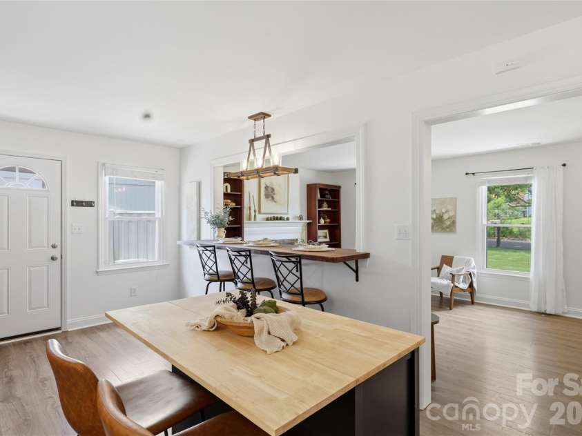 9418 Split Rail Lane, Charlotte, NC 28227.  MLS# CAR4389758, YatesRealty ID 37085. 