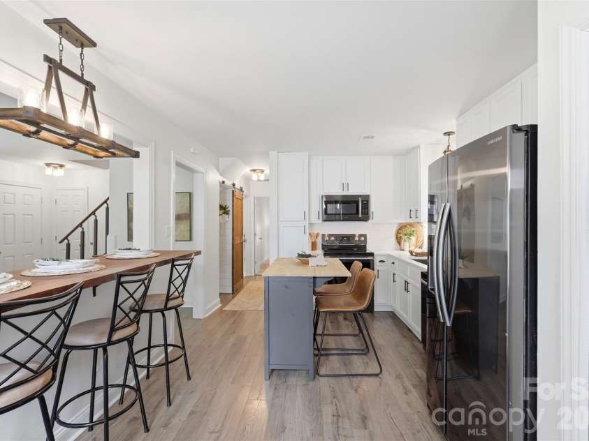 9418 Split Rail Lane, Charlotte, NC 28227.  MLS# CAR4389758, YatesRealty ID 37085. 