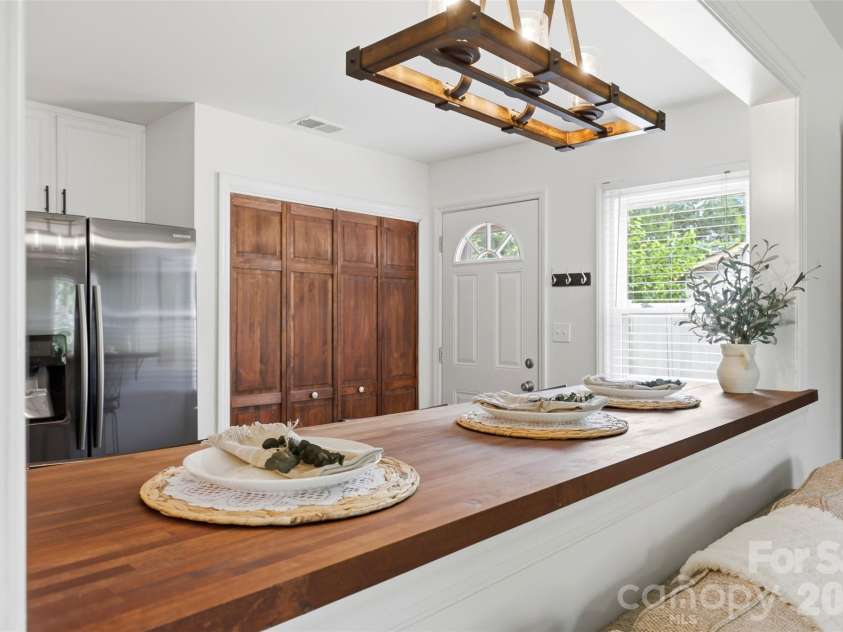 9418 Split Rail Lane, Charlotte, NC 28227.  MLS# CAR4389758, YatesRealty ID 37085. 