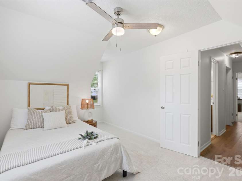 9418 Split Rail Lane, Charlotte, NC 28227.  MLS# CAR4389758, YatesRealty ID 37085. 