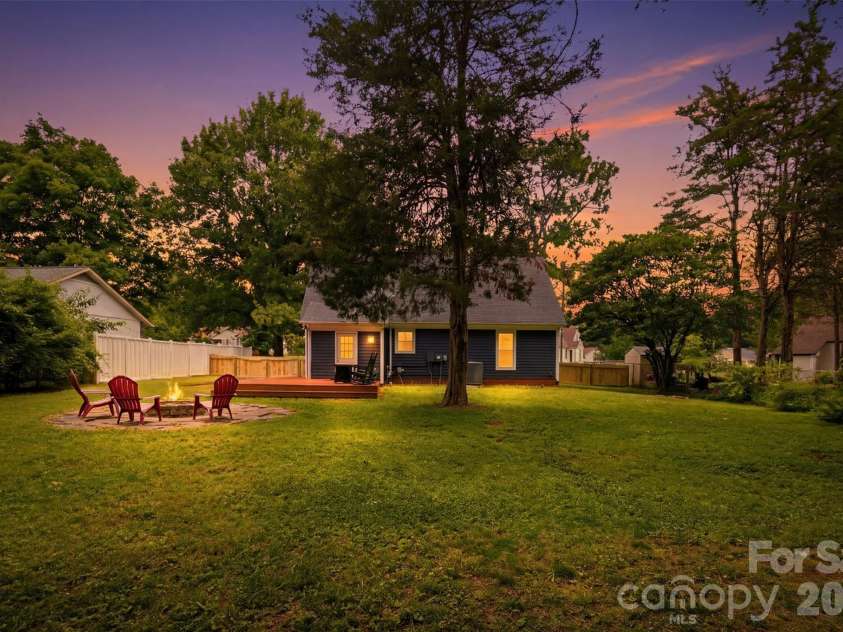 9418 Split Rail Lane, Charlotte, NC 28227.  MLS# CAR4389758, YatesRealty ID 37085. 