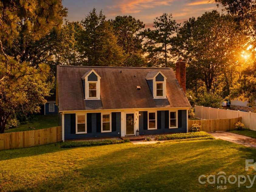 9418 Split Rail Lane, Charlotte, NC 28227.  MLS# CAR4389758, YatesRealty ID 37085. 
