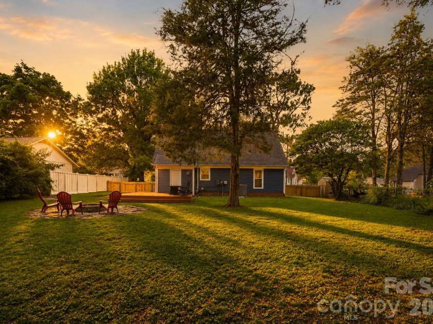 9418 Split Rail Lane, Charlotte, NC 28227.  MLS# CAR4389758, YatesRealty ID 37085. 