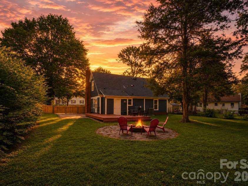 9418 Split Rail Lane, Charlotte, NC 28227.  MLS# CAR4389758, YatesRealty ID 37085. 