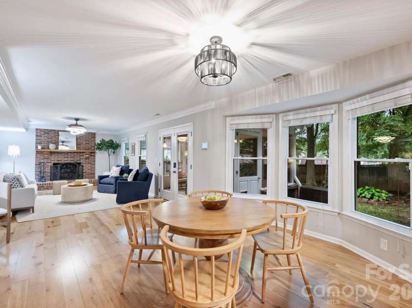 2500 Crescent Knoll Drive, Matthews, NC 28105.  MLS# CAR4399861, YatesRealty ID 37086. Breakfast Nook