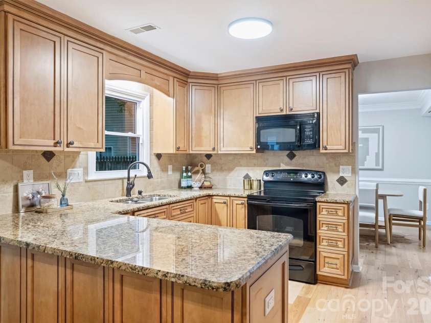 2500 Crescent Knoll Drive, Matthews, NC 28105.  MLS# CAR4399861, YatesRealty ID 37086. Kitchen