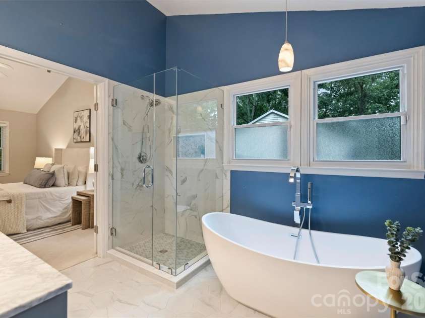2500 Crescent Knoll Drive, Matthews, NC 28105.  MLS# CAR4399861, YatesRealty ID 37086. Primary Bath