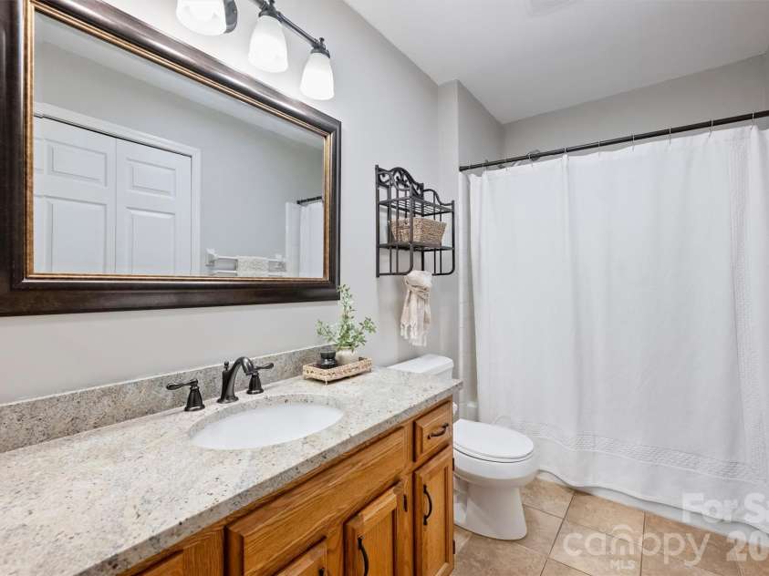 2500 Crescent Knoll Drive, Matthews, NC 28105.  MLS# CAR4399861, YatesRealty ID 37086. Second Full Bath