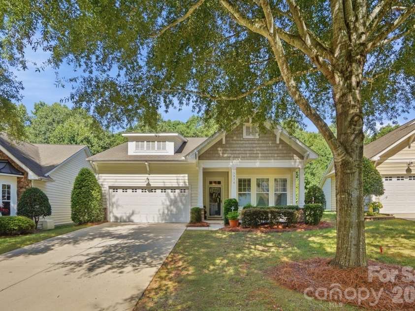 3076 Streamhaven Drive, Fort Mill, SC 29707.  MLS# CAR4403200, YatesRealty ID 37089. 