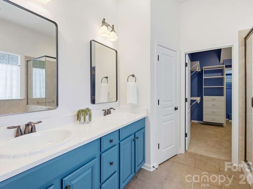 3076 Streamhaven Drive, Fort Mill, SC 29707.  MLS# CAR4403200, YatesRealty ID 37089. 