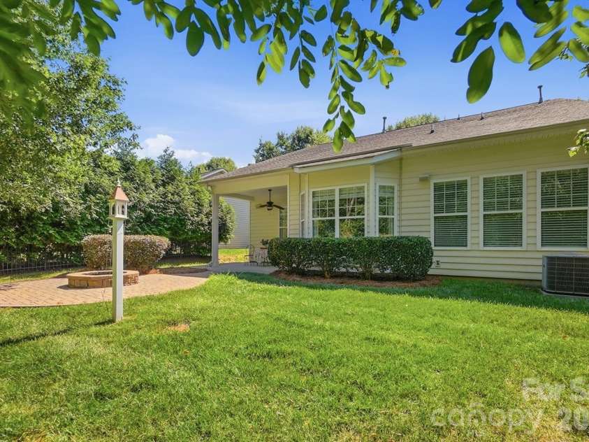 3076 Streamhaven Drive, Fort Mill, SC 29707.  MLS# CAR4403200, YatesRealty ID 37089. 